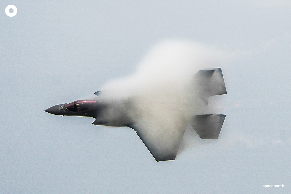 Airshow_Thai_Air_Force_J10_F35_Gripen_SPACEBAR_Photo04_6ac4c83d06.jpg