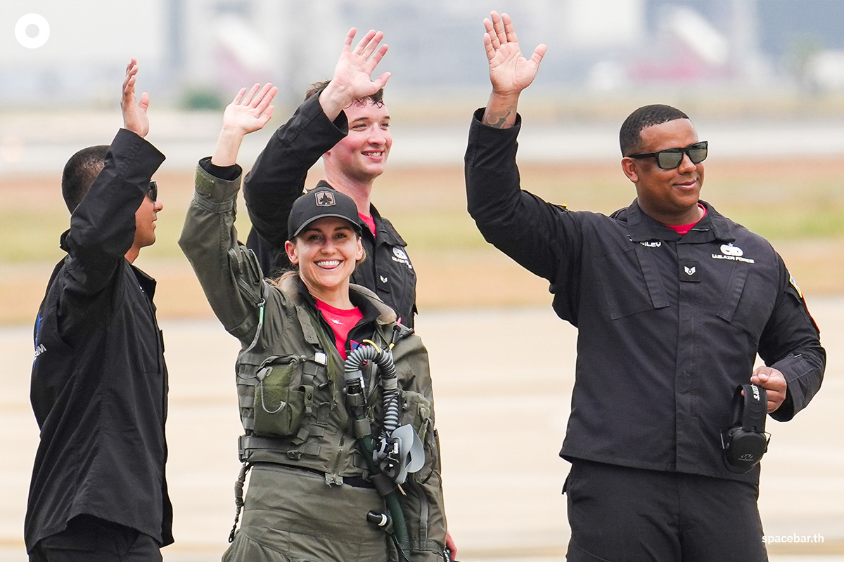 Airshow_Thai_Air_Force_J10_F35_Gripen_SPACEBAR_Photo05_af52afb1f6.jpg