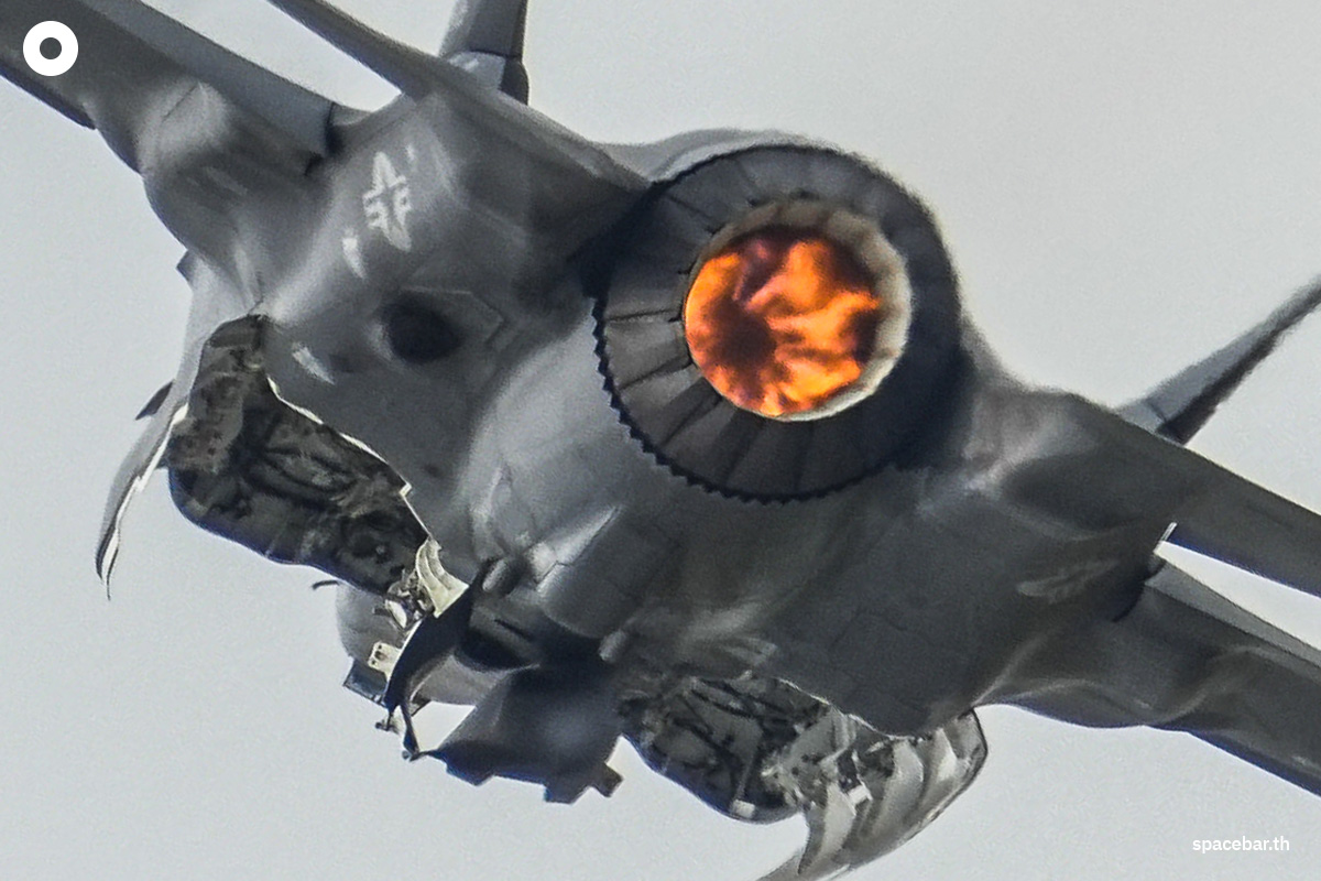 Airshow_Thai_Air_Force_J10_F35_Gripen_SPACEBAR_Photo06_a66a6d1c10.jpg