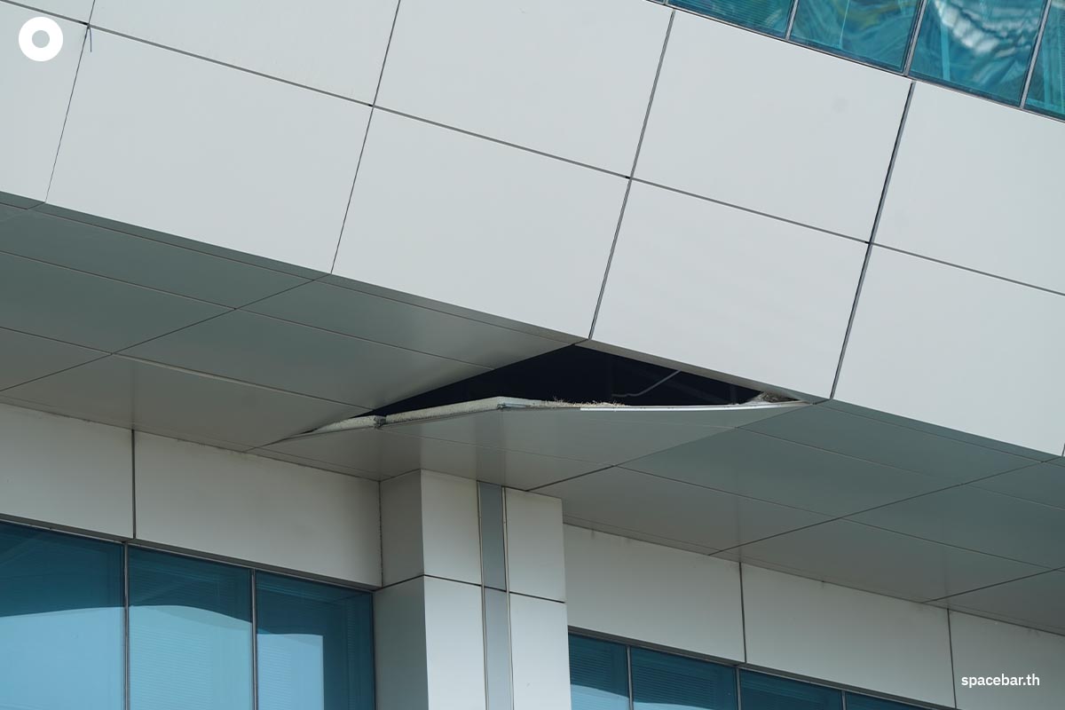 Chaengwattana_Government_Center_People_evacuate_SPACEBAR_Photo01_a728da7f34.jpg