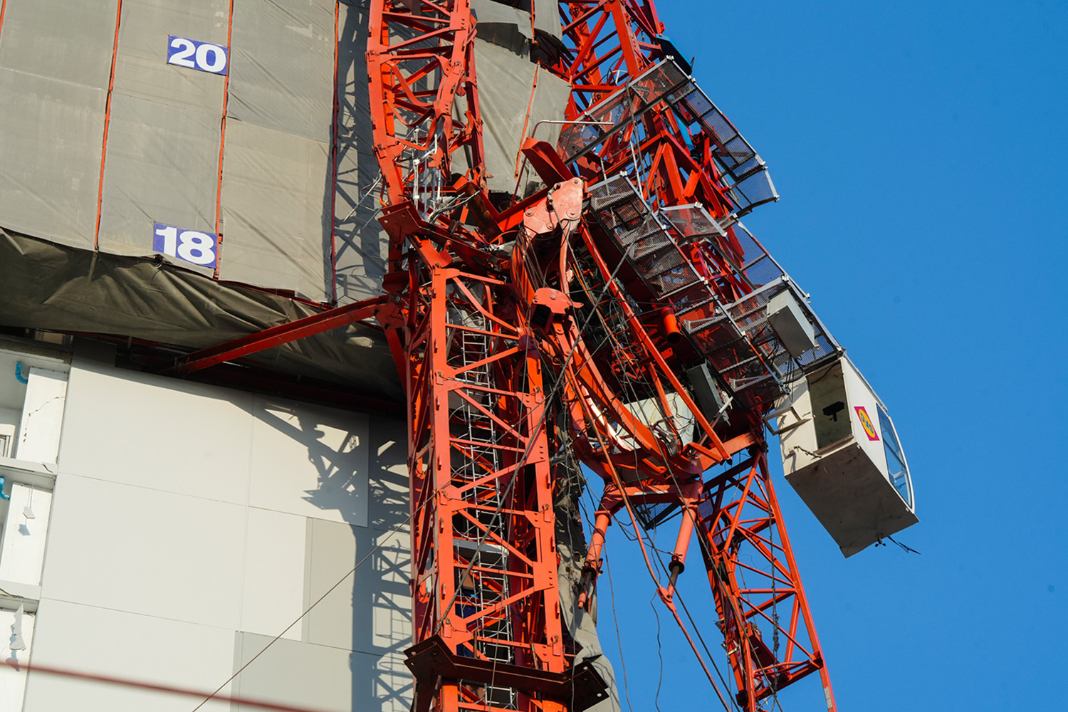 Condominium_construction_crane_in_Bang_Pho_area_collapses_after_earthquake_SPACEBAR_Hero_02843f896e.jpg