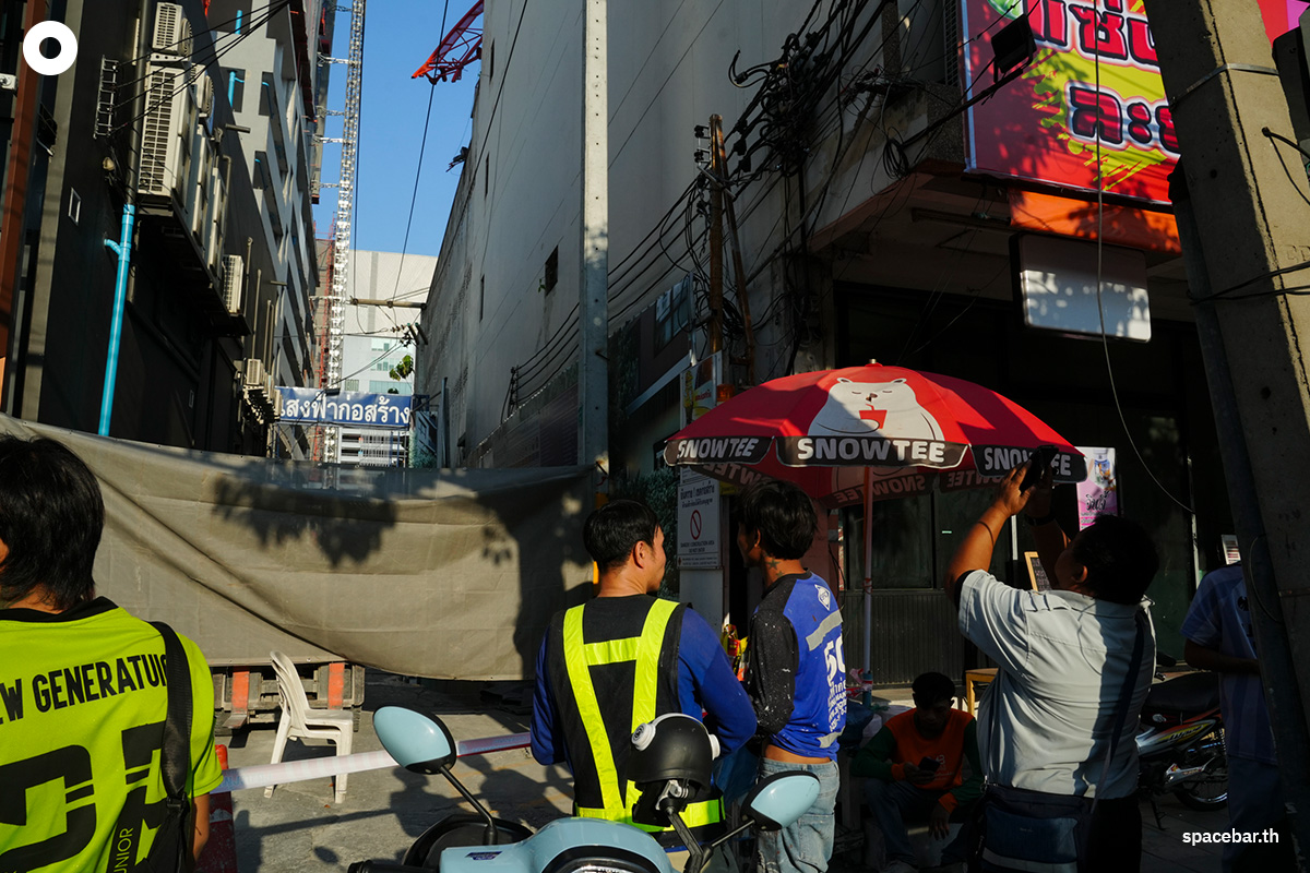 Condominium_construction_crane_in_Bang_Pho_area_collapses_after_earthquake_SPACEBAR_Photo04_281b85832d.jpg