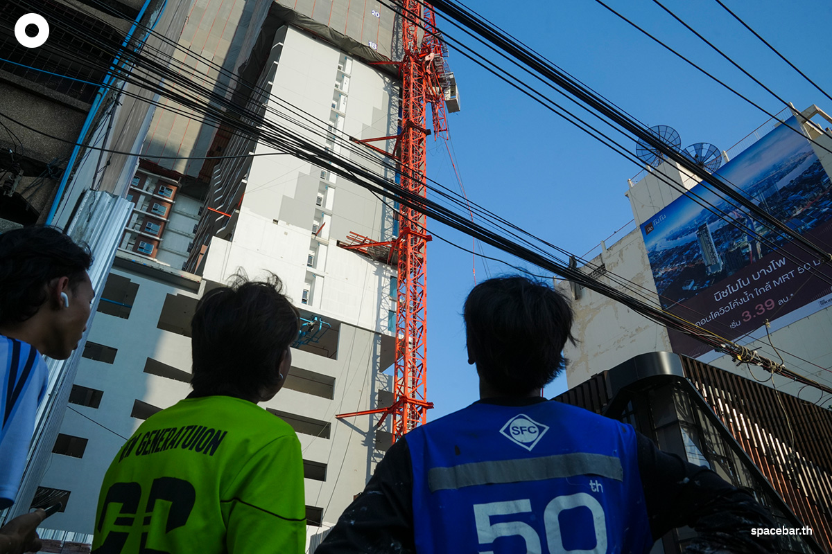 Condominium_construction_crane_in_Bang_Pho_area_collapses_after_earthquake_SPACEBAR_Photo06_27667fee32.jpg