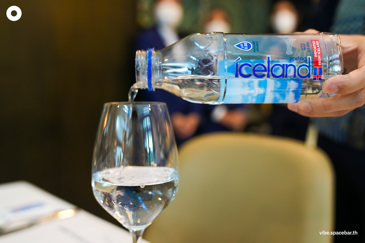 Iceland_spring_Exclusive_Dinner_with_Water_Sommelier_SPACEBAR_Photo01_097464a800.jpg