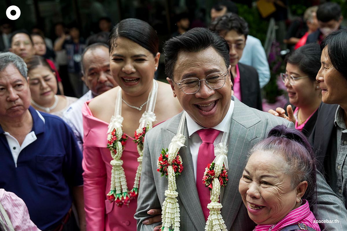 Jakrapob_Penkair_Supraipon_Chuaychoo_registered_marriage_certificate_Bang_Rak_District_SPACEBAR_Photo03_8588a54358.jpg