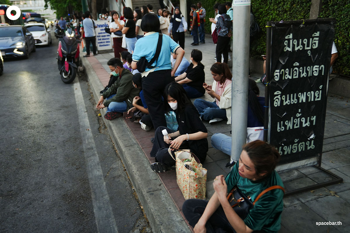 People_return_home_after_the_earthquake_SPACEBAR_Photo04_a39af0095b.jpg