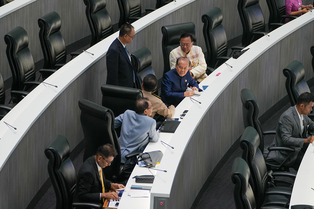 Senate_Shirts_SPACEBAR_Photo00_4c1f367747.jpg