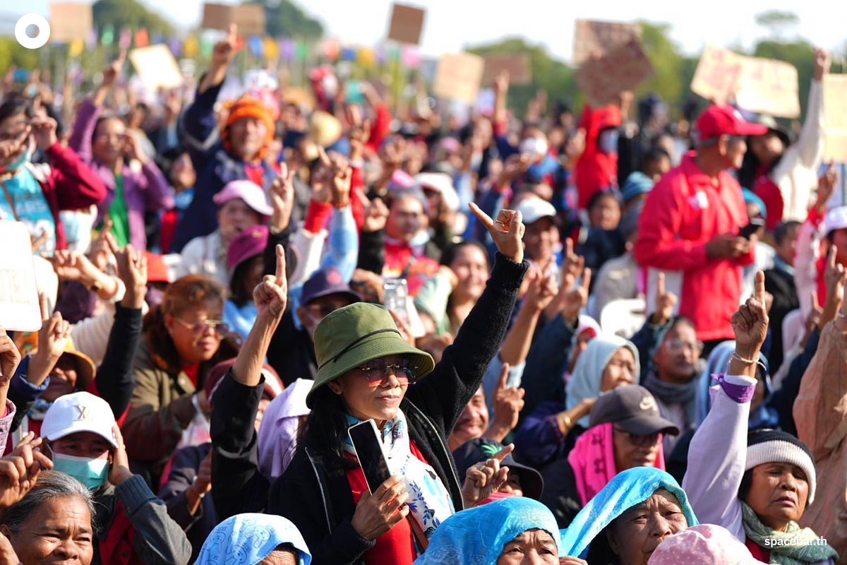 Thaksin_campaigns_in_Bueng_Kan_Province_SPACEBAR_Photo02_2a4972b547.jpg