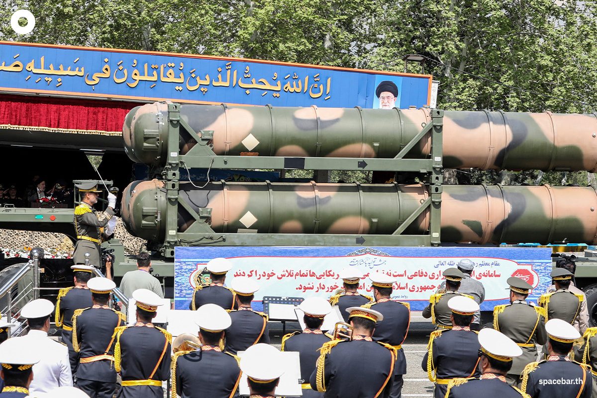 iran_parade_weapons_warns_israel_massive_harsh_response_SPACEBAR_Photo02_a5ebc464d1.jpg
