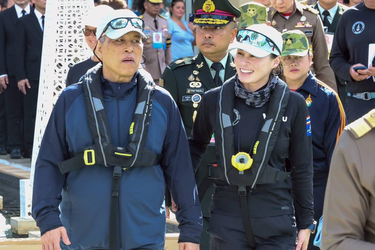 PhotoStory-‘พระบาทสมเด็จพระเจ้าอยู่หัว’ เสด็จฯ ไปส่ง ‘สมเด็จพระนางเจ้าฯ พระบรมราชินี’ เข้าร่วมการแข่งขันเรือใบนานาชาติ ชิงถ้วยพระราชทาน ‘ภูเก็ตคิงส์คัพรีกัตต้า’ ครั้งที่ 37 ประจำปี 2568 ณ จ.ภูเก็ต