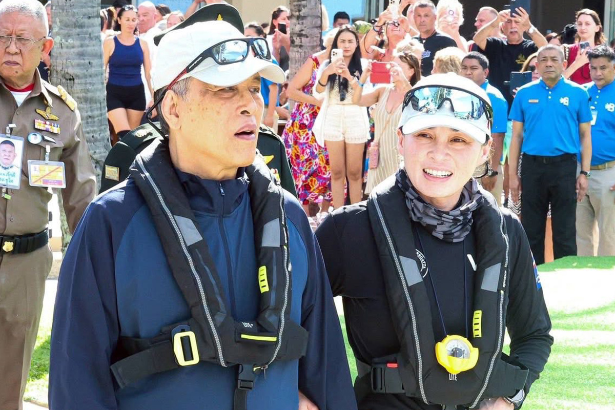 PhotoStory-‘พระบาทสมเด็จพระเจ้าอยู่หัว’ เสด็จฯ ไปส่ง ‘สมเด็จพระนางเจ้าฯ พระบรมราชินี’ เข้าร่วมการแข่งขันเรือใบนานาชาติ ชิงถ้วยพระราชทาน ‘ภูเก็ตคิงส์คัพรีกัตต้า’ ครั้งที่ 37 ประจำปี 2568 ณ จ.ภูเก็ต