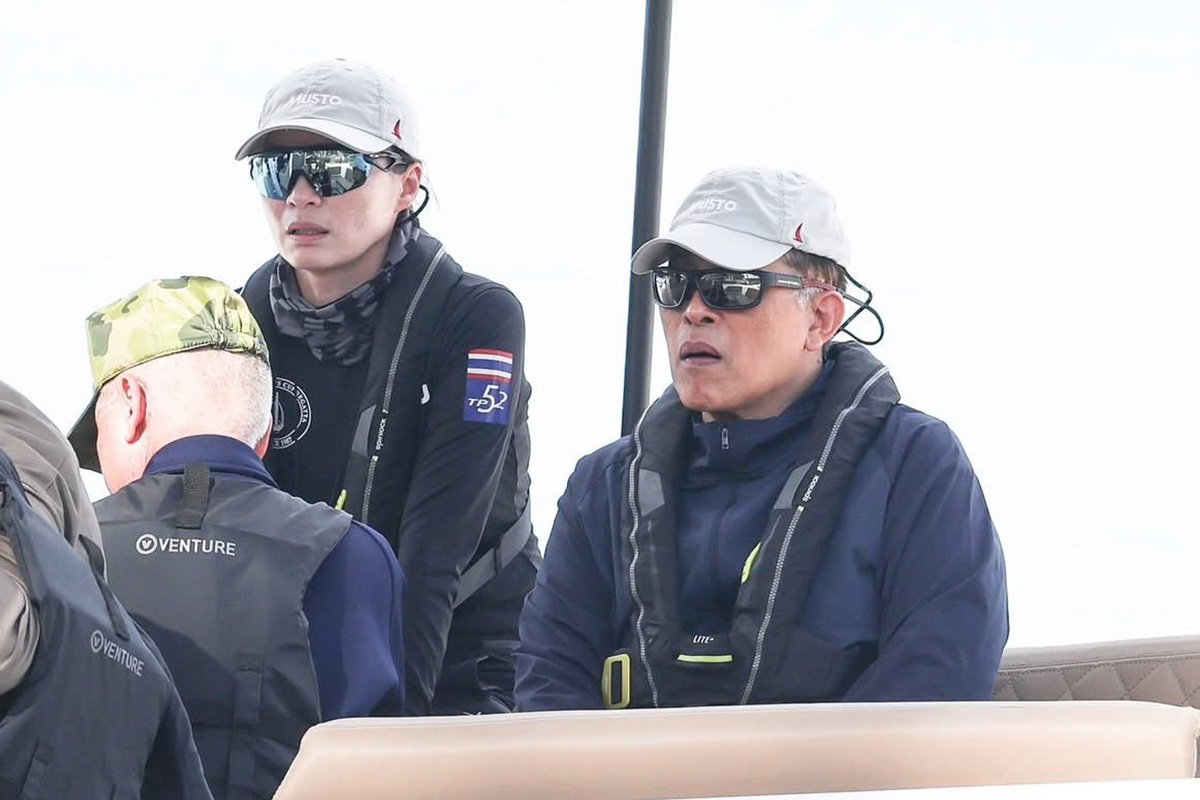 PhotoStory-‘พระบาทสมเด็จพระเจ้าอยู่หัว’ เสด็จฯ ไปส่ง ‘สมเด็จพระนางเจ้าฯ พระบรมราชินี’ เข้าร่วมการแข่งขันเรือใบนานาชาติ ชิงถ้วยพระราชทาน ‘ภูเก็ตคิงส์คัพรีกัตต้า’ ครั้งที่ 37 ประจำปี 2568 ณ จ.ภูเก็ต