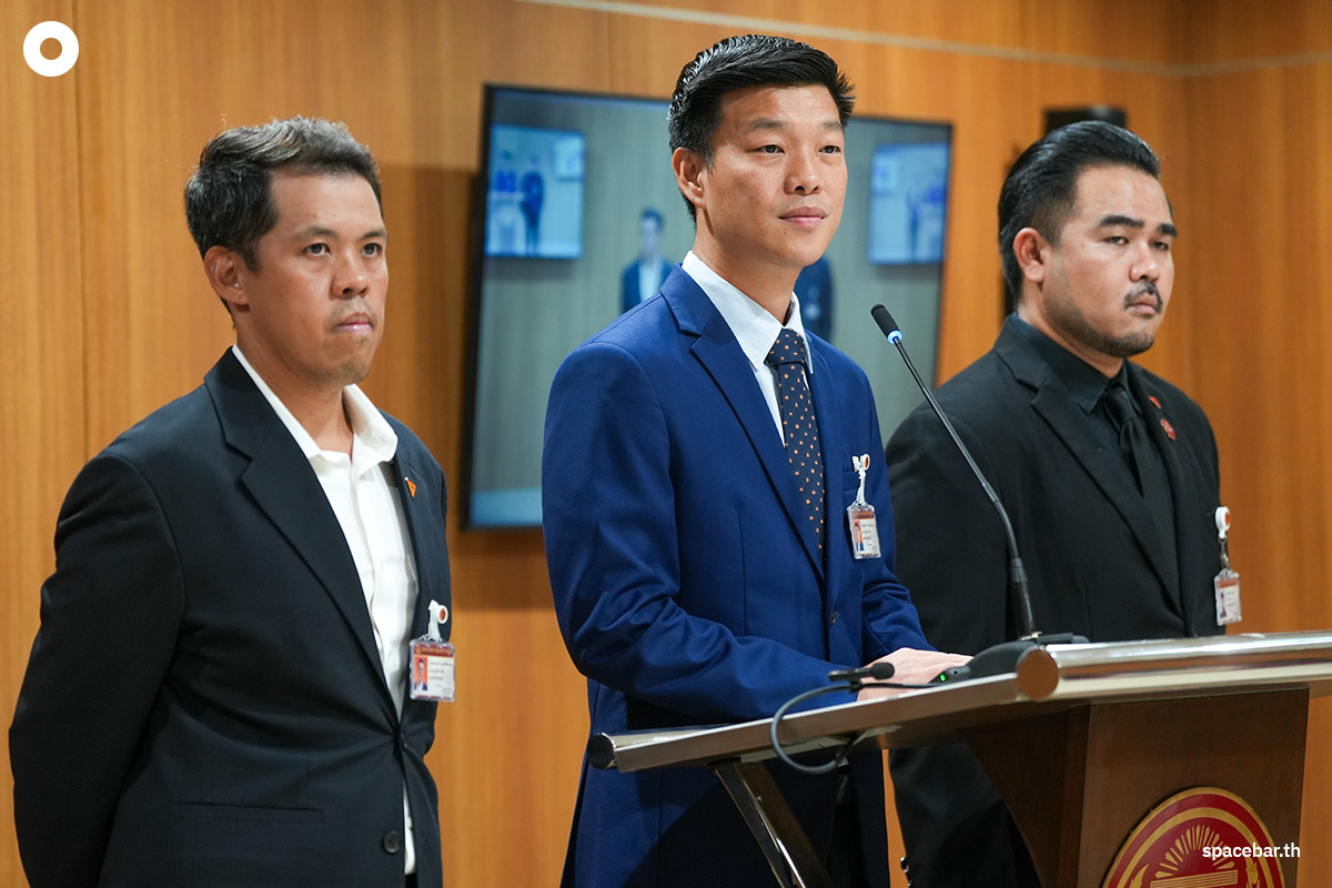PhotoStory-หัวหน้าพรรคประชาชนนำแถลง