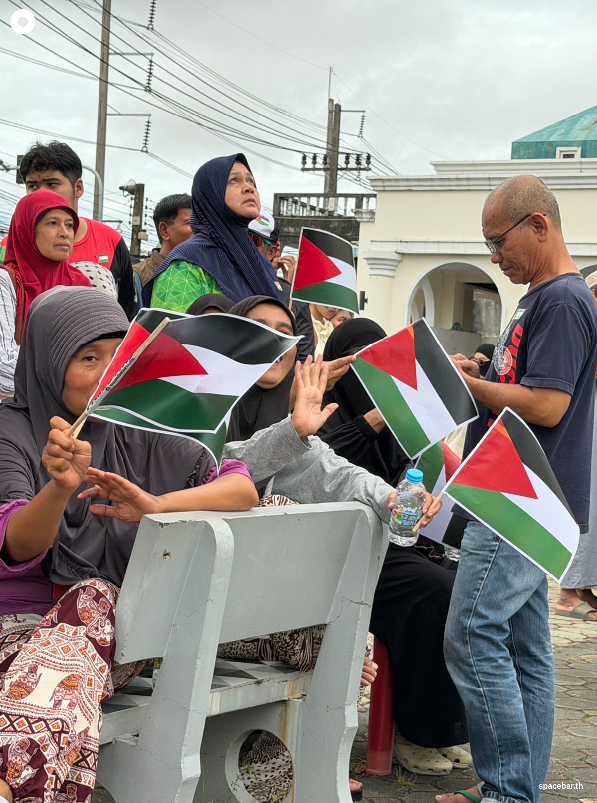 PhotoStory-กลุ่มประชาชนบ้านบางเทา ‘Shabab bangtao Phuket’ จัดเวทีแสดงออกเชิงสัญลักษณ์เป็นกำลังใจให้พี่น้องชาวปาเลสไตน์ บริเวณลานมัสยิดมูการ่ม บ้านบางเทา ต.เชิงทะเล อ.ถลาง จังหวัดภูเก็ต เมื่อวันที่ 9 ต.ค.2025 