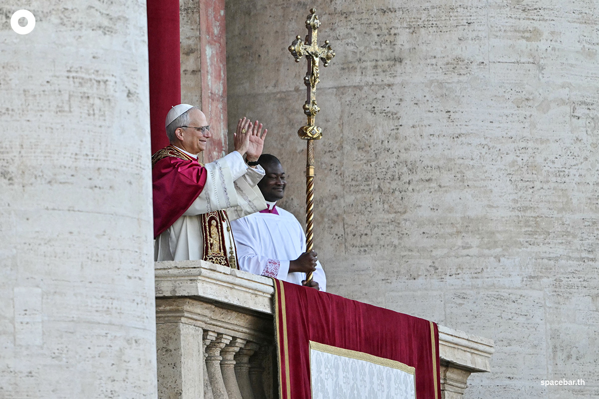 photo-story-first-american-pope-address-the-world-SPACEBAR-Photo03 (1).jpg