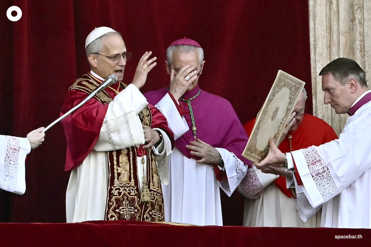 photo-story-first-american-pope-address-the-world-SPACEBAR-Photo04 (1).jpg