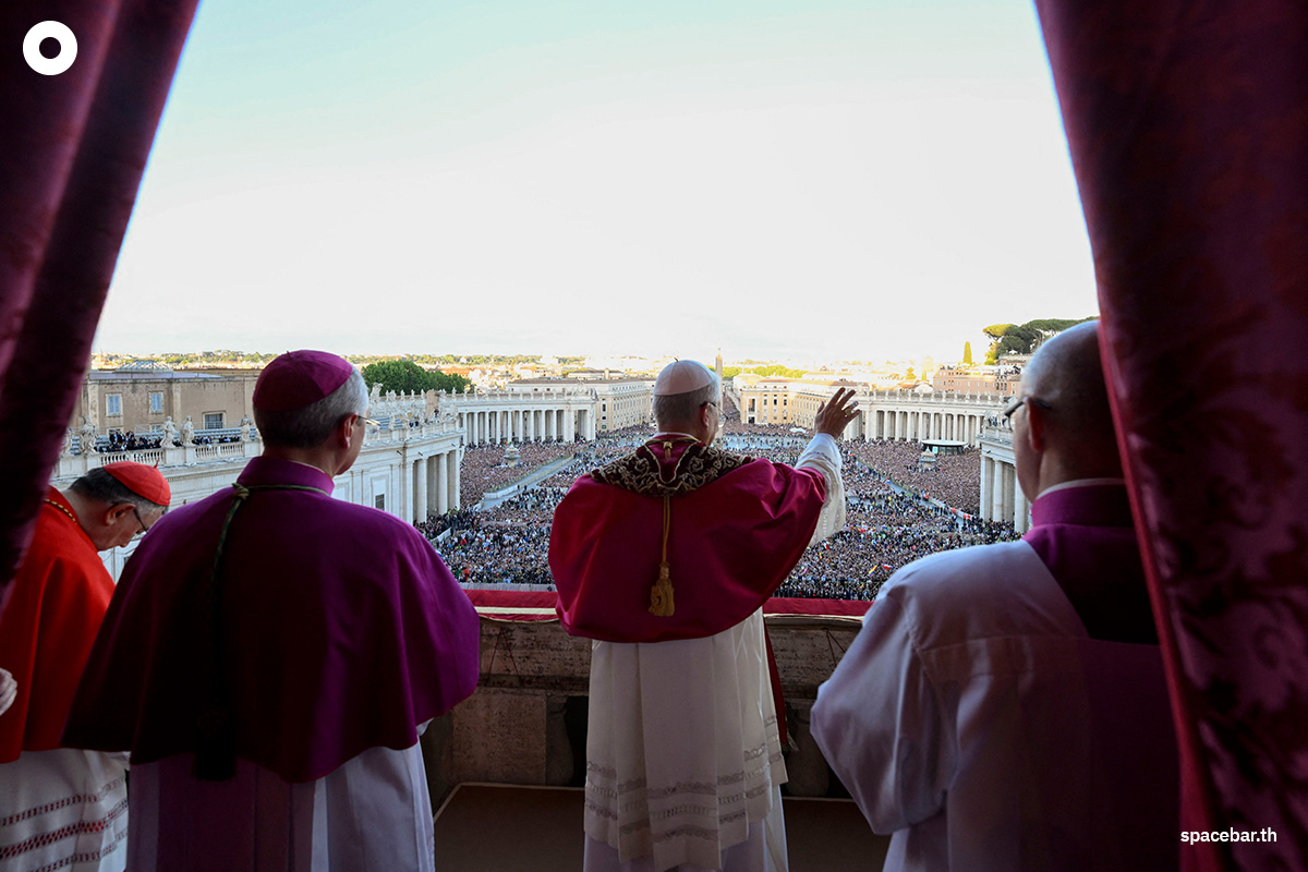 photo-story-first-american-pope-address-the-world-SPACEBAR-Photo05 (1).jpg