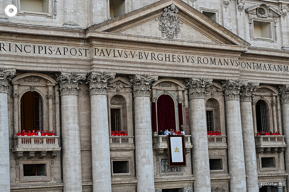 photo-story-first-american-pope-address-the-world-SPACEBAR-Photo07 (1).jpg