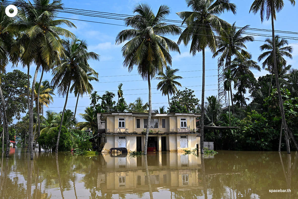 PhotoStory-   บ้านเรือนในเมืองเวลลัมปิติยา ชานเมืองโคลัมโบ ศรีลังกา ท่ามกลางน้ำท่วมเมื่อวันที่ 1 ธันวาคม 2025 (Photo by ISHARA S. KODIKARA / AFP) 