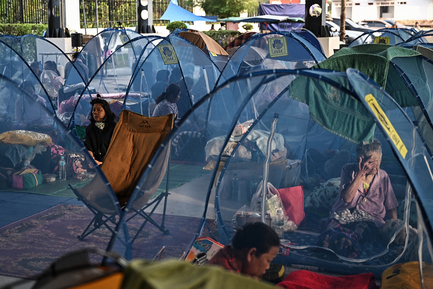 PhotoStory- พลเรือนชาวไทยที่ศูนย์พักพิงชั่วคราวในจังหวัดสระแก้ว ประเทศไทย เมื่อวันที่ 10 ธันวาคม 2025 (Photo by LILLIAN SUWANRUMPHA / AFP)