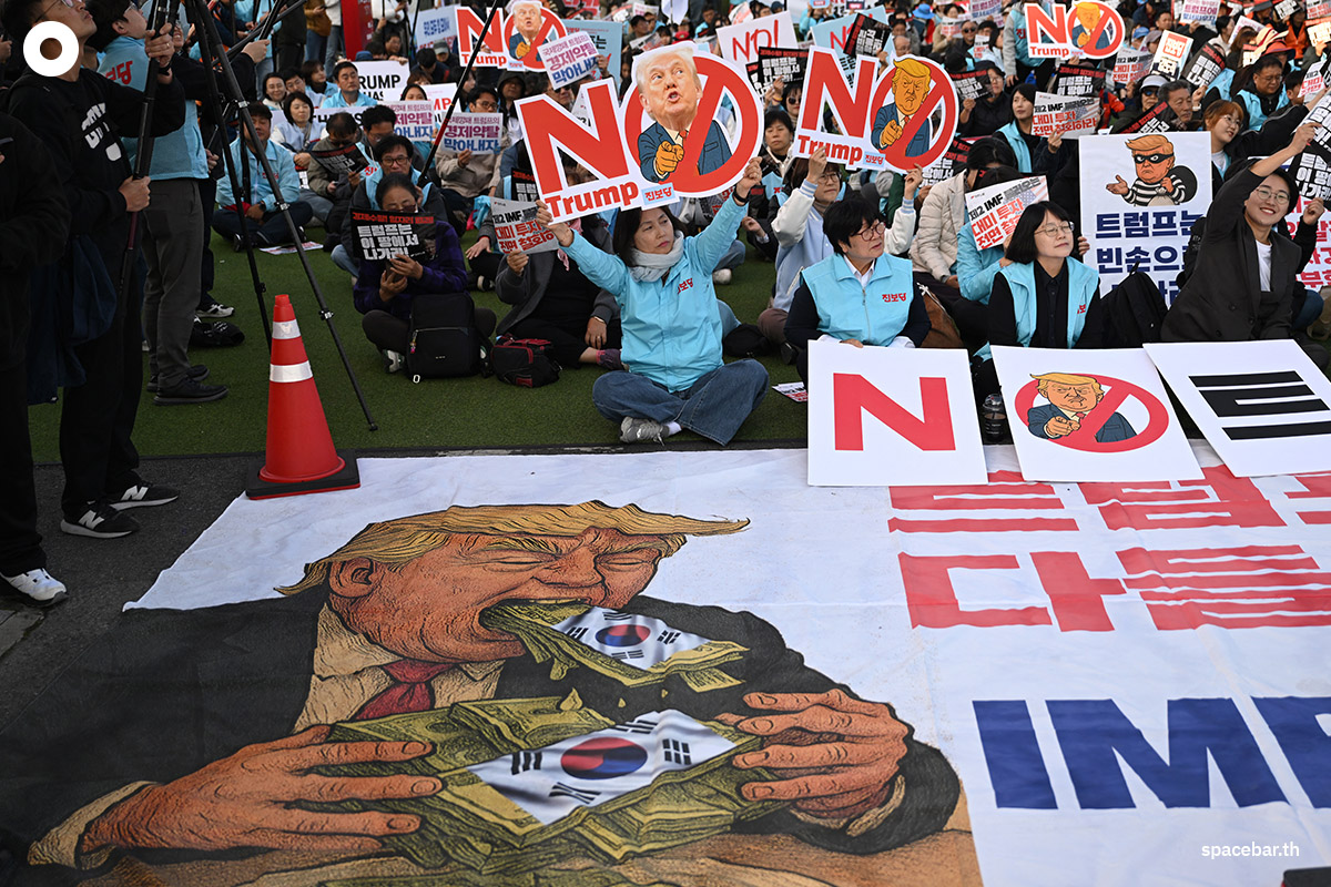 PhotoStory- ผู้ประท้วงชาวเกาหลีใต้หลายร้อยคนร่วมชุมนุมประท้วงต่อต้านการเยือนของประธานาธิบดีโดนัลด์ ทรัมป์ ของสหรัฐฯ เมื่อวันที่ 29 ตุลาคม 2025 (Photo by Jung Yeon-je / AFP)