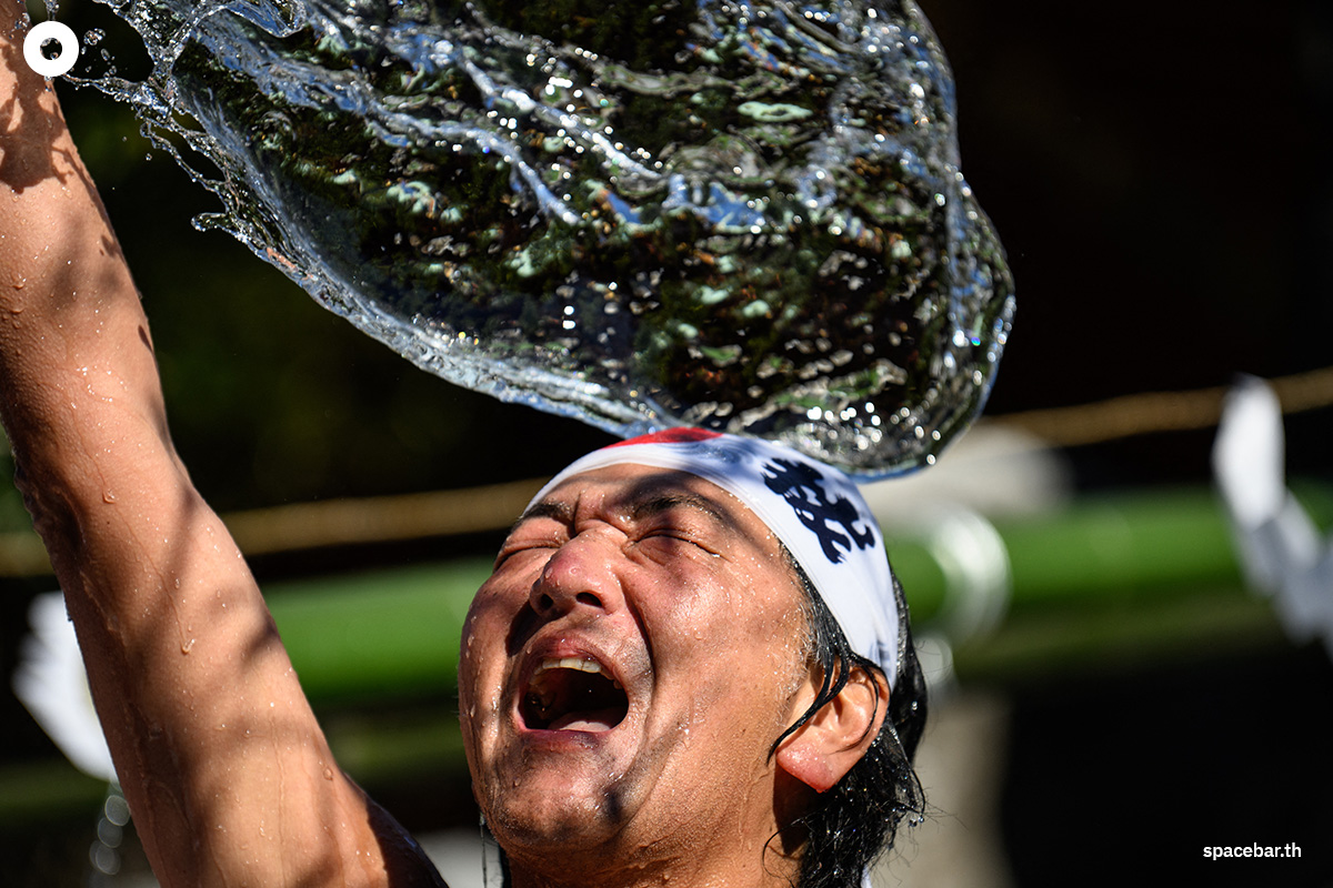 photo_story_japan_shinto_cold_water_bath_SPACEBAR_Photo01_9b4559478c.jpg