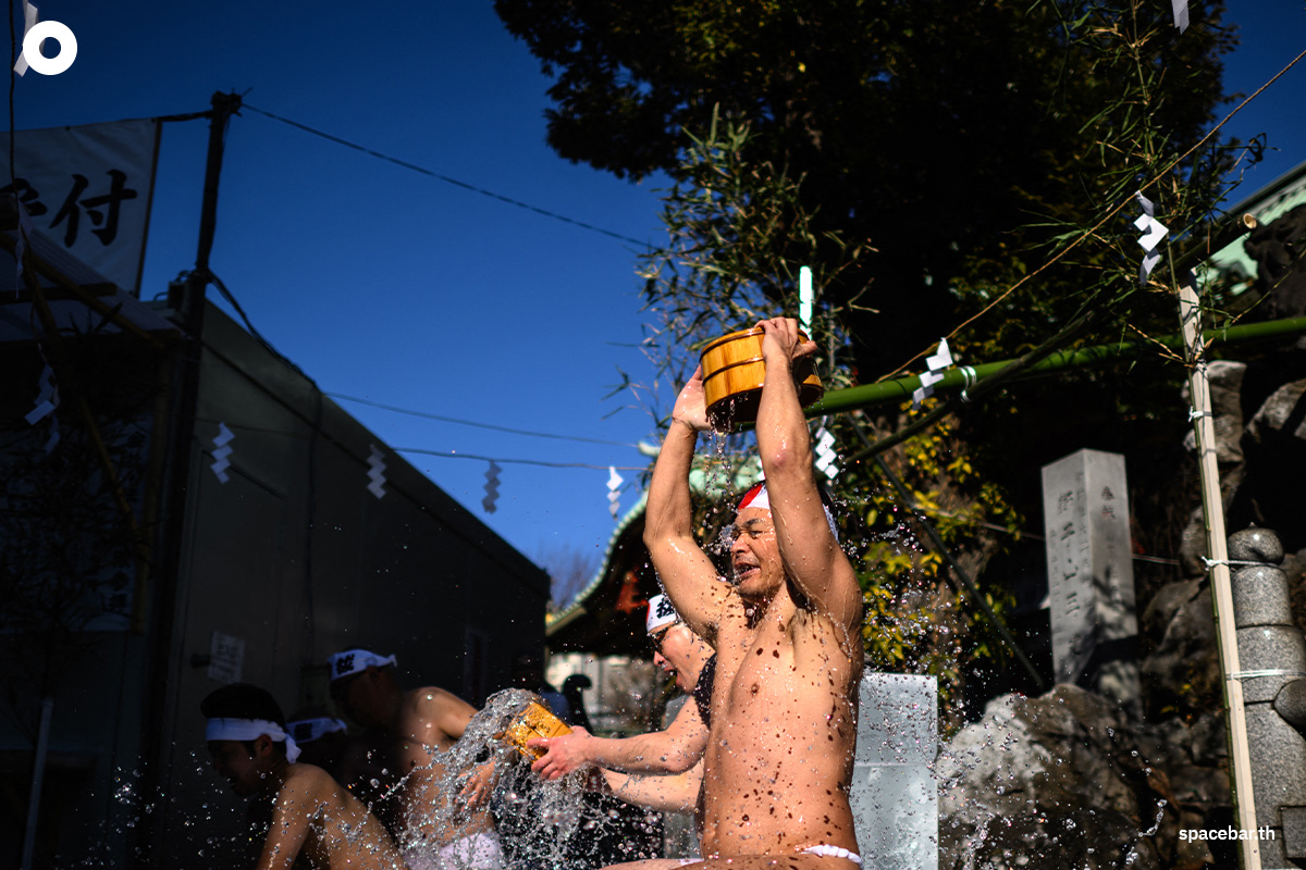 photo_story_japan_shinto_cold_water_bath_SPACEBAR_Photo02_5ec6b968b2.jpg