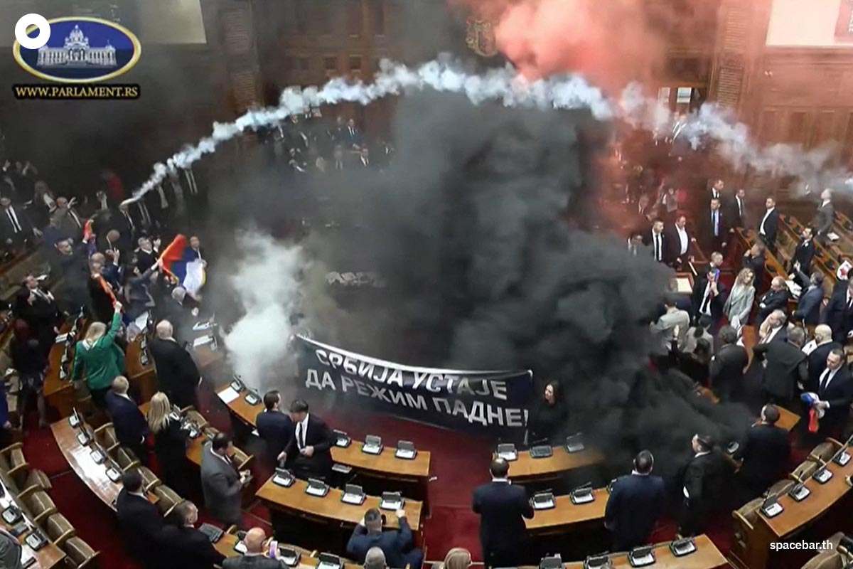 photo_story_serbia_politics_parliament_protest_SPACEBAR_Photo00_32515280d6.jpg