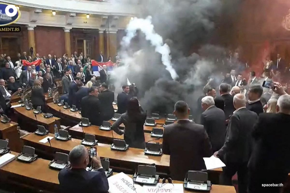 photo_story_serbia_politics_parliament_protest_SPACEBAR_Photo01_d8aacf0376.jpg