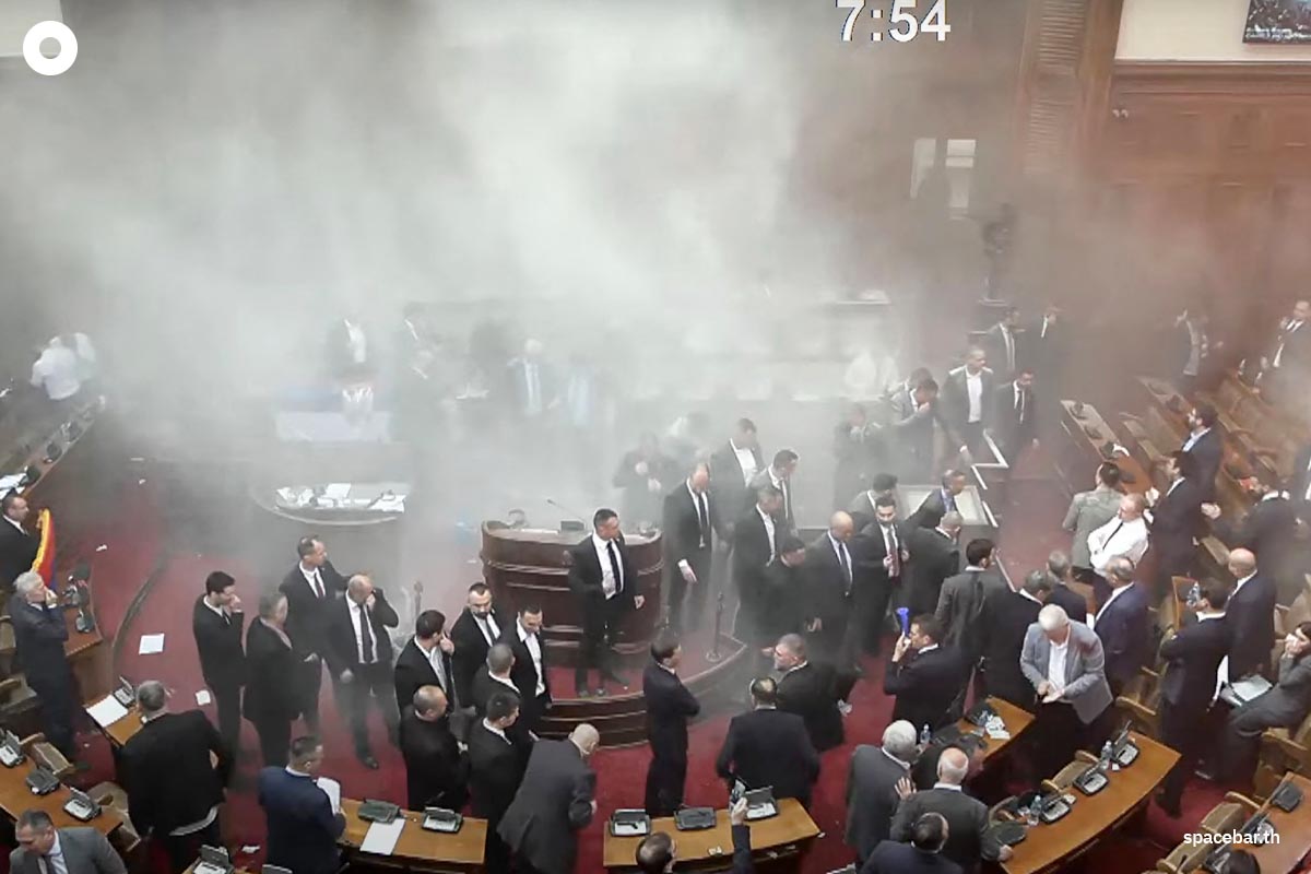 photo_story_serbia_politics_parliament_protest_SPACEBAR_Photo03_6f91f81d37.jpg