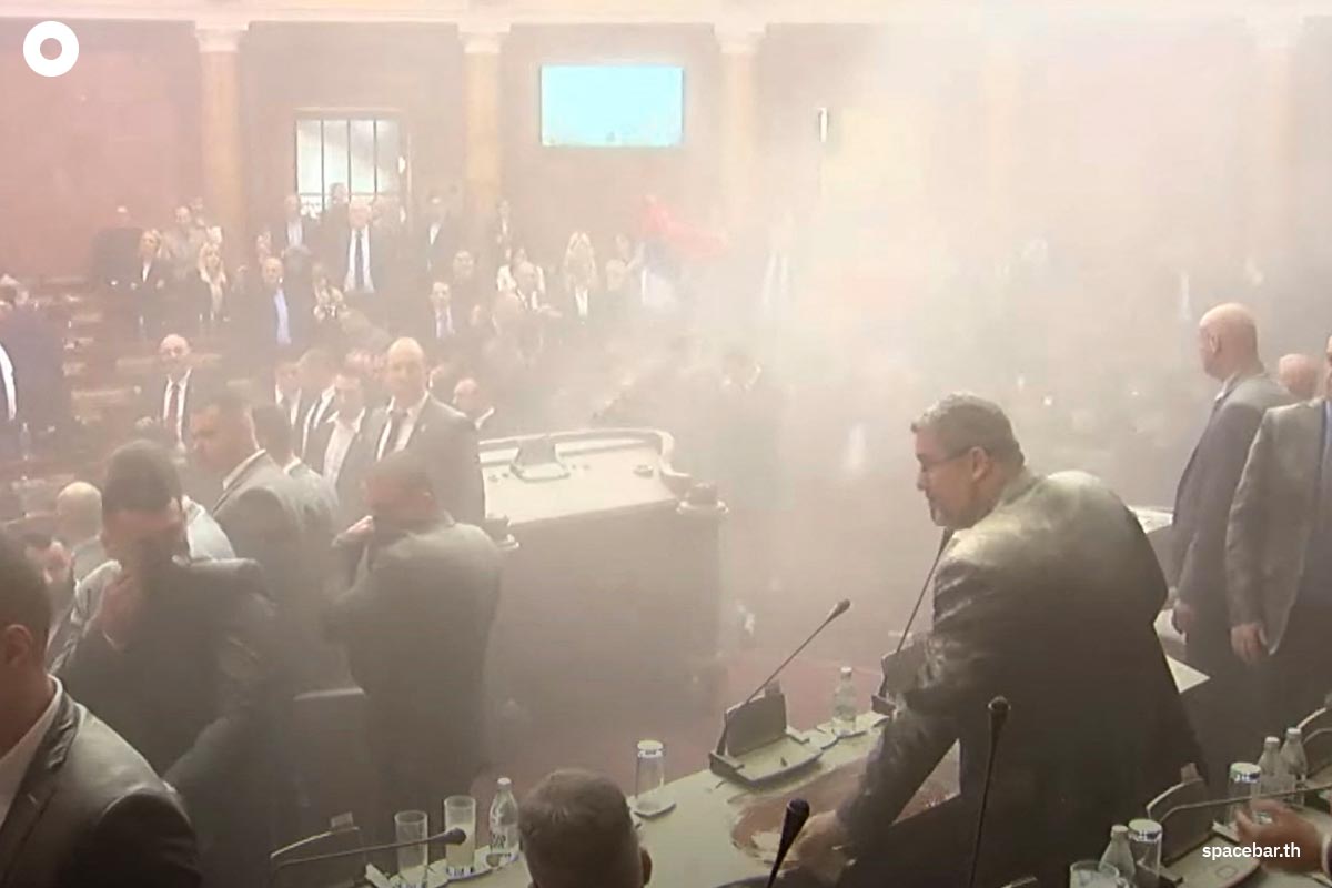 photo_story_serbia_politics_parliament_protest_SPACEBAR_Photo04_9fc1a3baf8.jpg