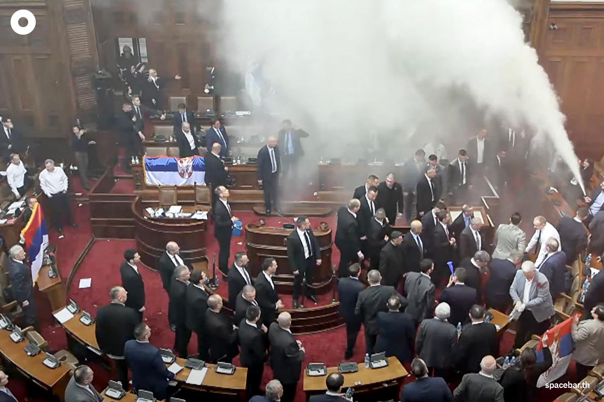 photo_story_serbia_politics_parliament_protest_SPACEBAR_Photo05_1f92c1ef15.jpg