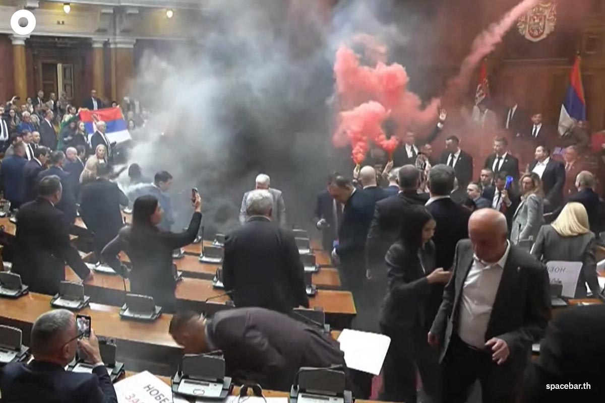 photo_story_serbia_politics_parliament_protest_SPACEBAR_Photo06_2aabc8413b.jpg