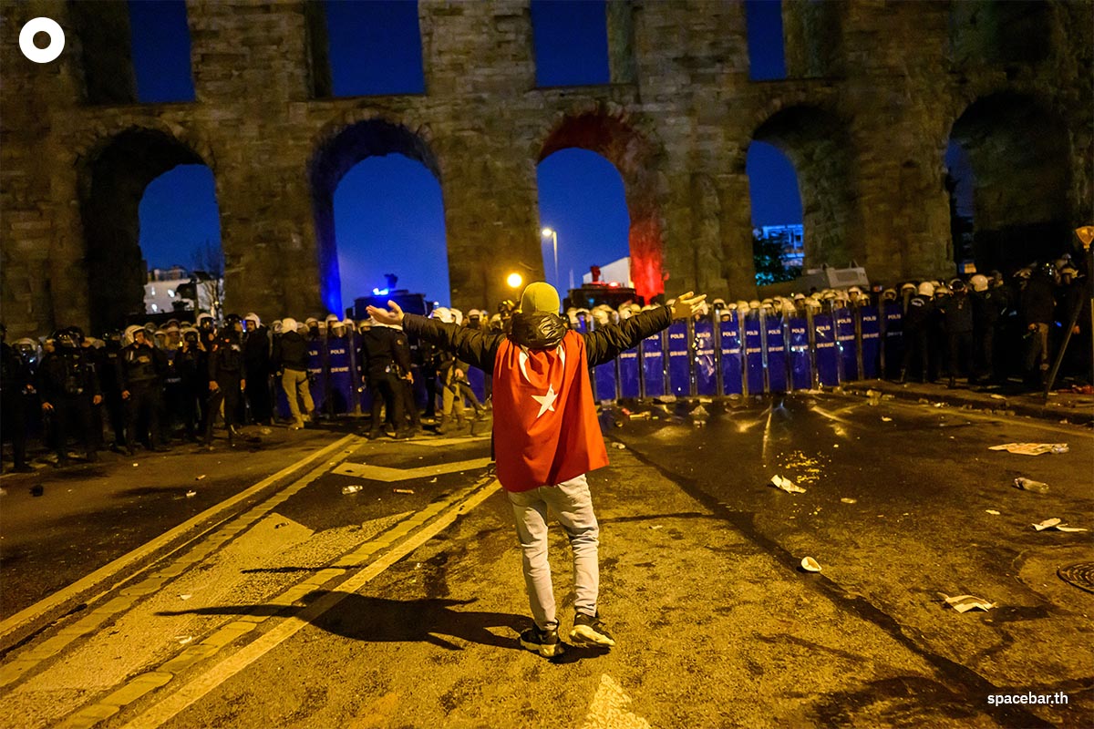 photo_story_turkey_politics_opposition_demo_SPACEBAR_Photo02_686ba9933d.jpg
