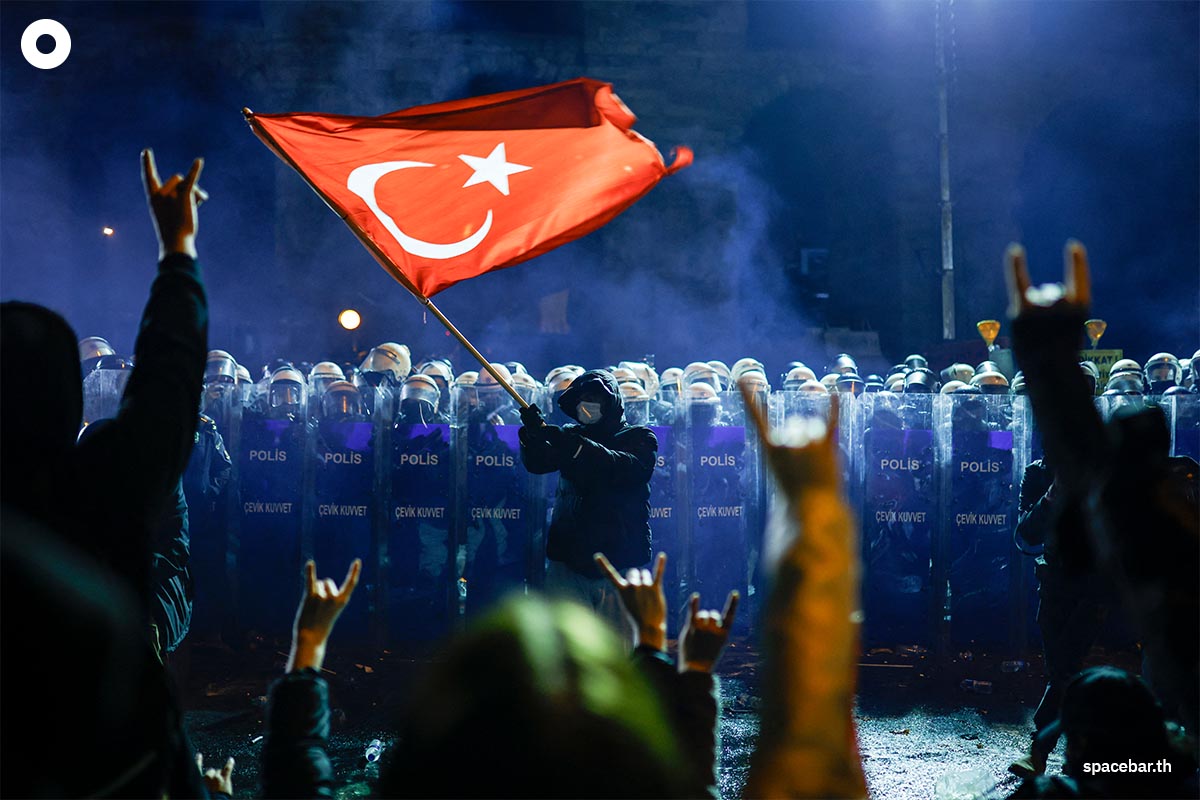 photo_story_turkey_politics_opposition_demo_SPACEBAR_Photo03_877003407e.jpg
