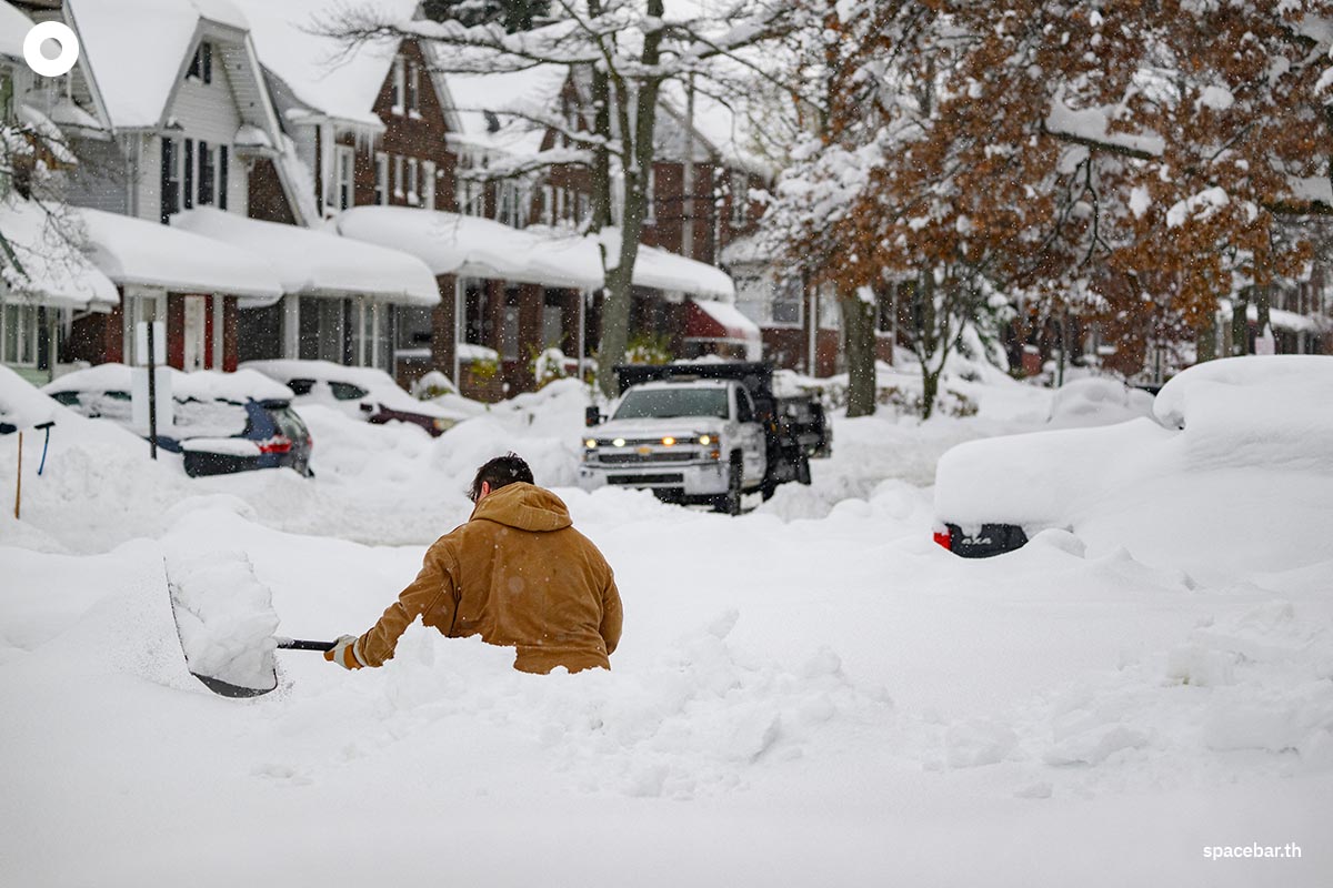 photo_story_us_great_lakes_region_5_feet_snow_SPACEBAR_Photo05_3366d417c0.jpg