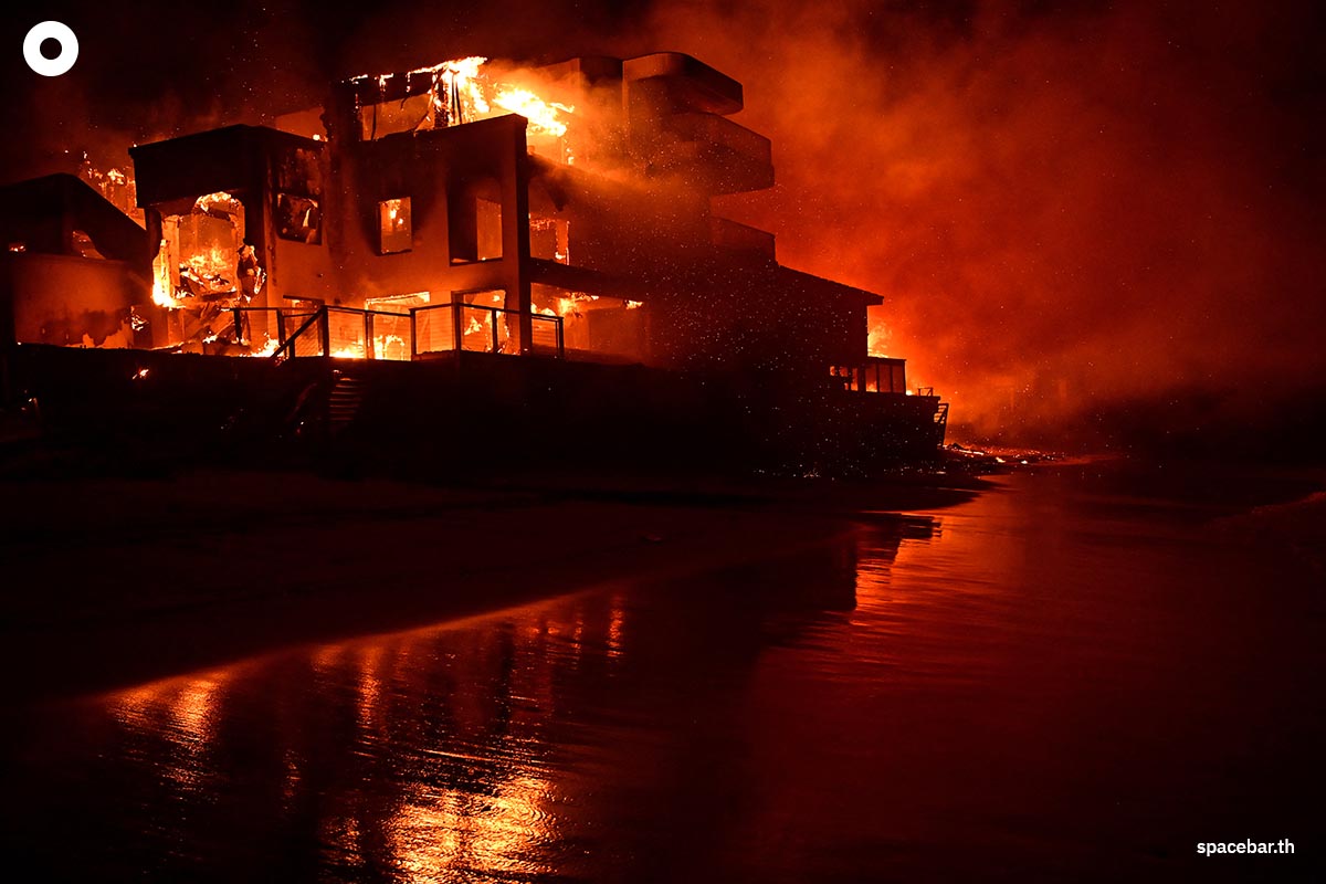 photo_story_wildfire_los_angeles_california_SPACEBAR_Photo01_1_b487f10d26.jpg