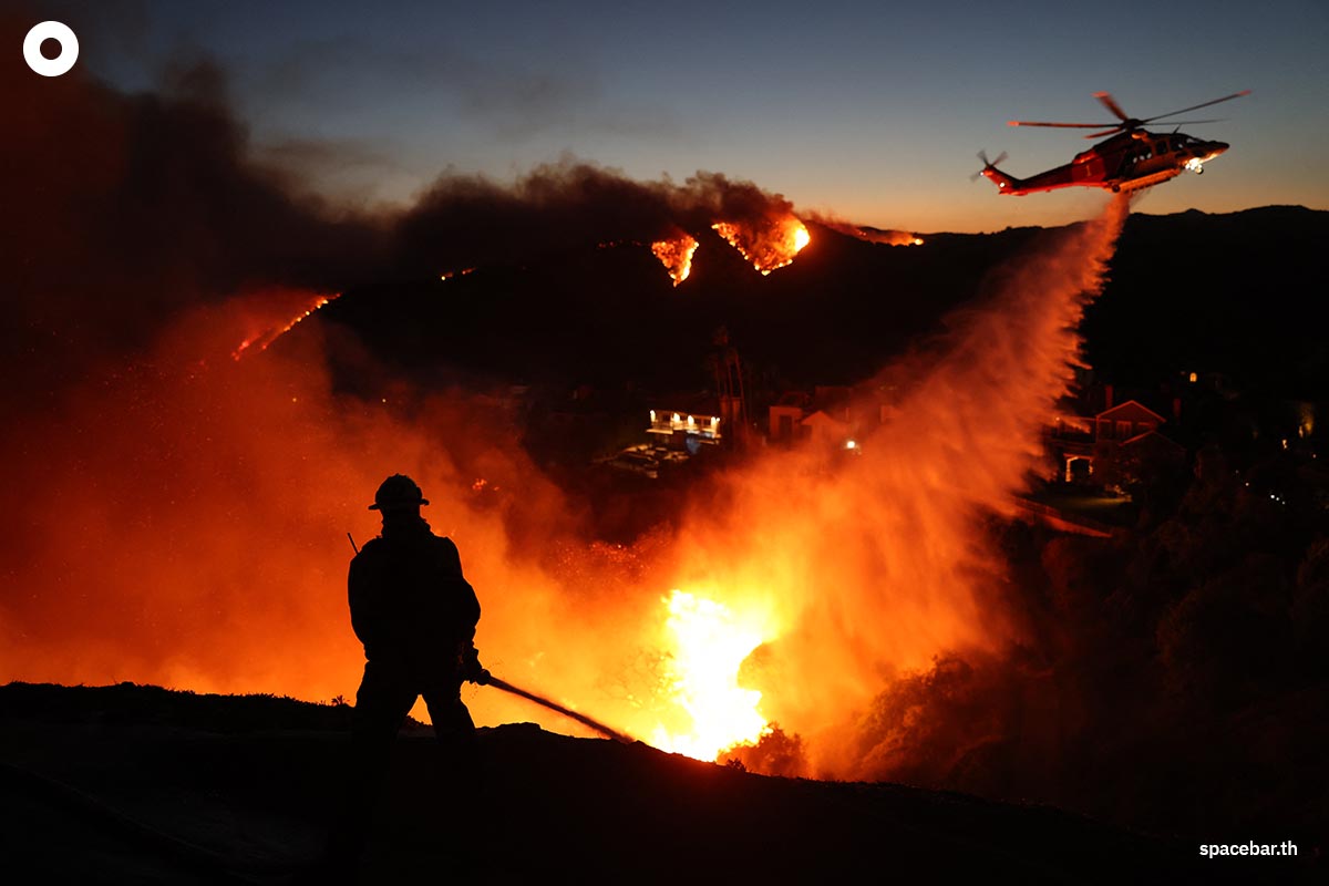photo_story_wildfire_los_angeles_california_SPACEBAR_Photo02_1_3ee729db38.jpg