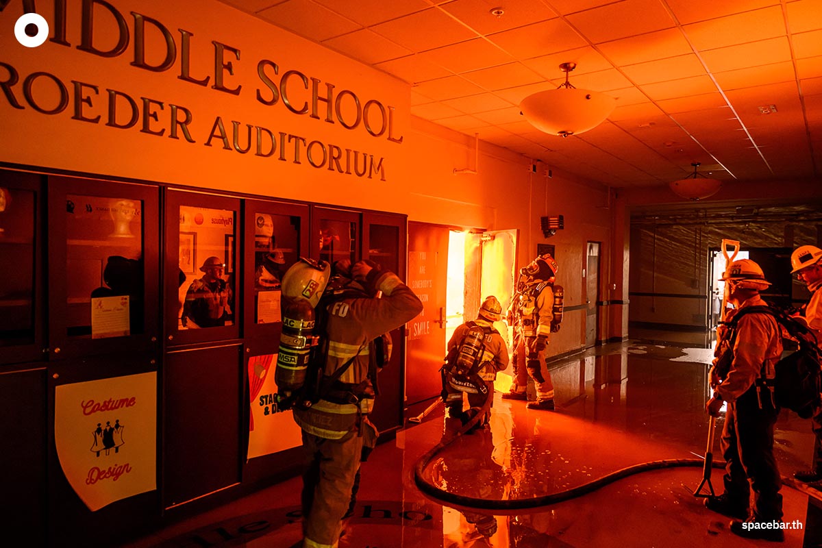 photo_story_wildfire_los_angeles_california_SPACEBAR_Photo04_1_a3d3000eb0.jpg