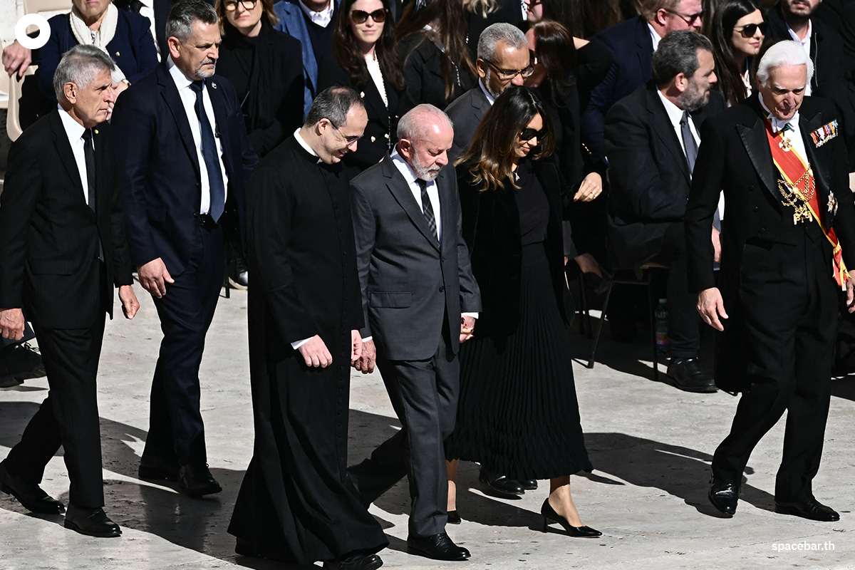 photo_story_worlds_mourn_pope_francis_funeral_SPACEBAR_Photo09_1_033183eec4.jpg