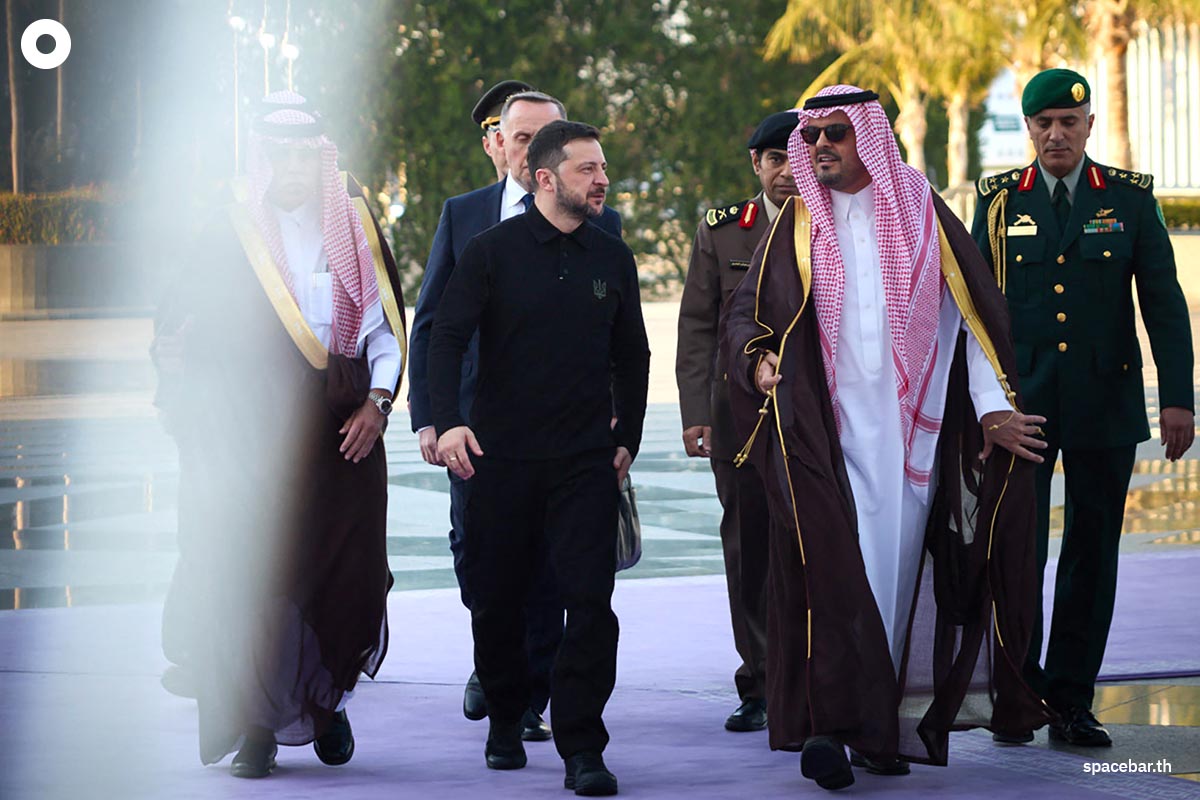 photo_story_zelenskiy_met_saudi_crown_prince_mohammed_bin_salman_SPACEBAR_Photo01_399136f7bb.jpg