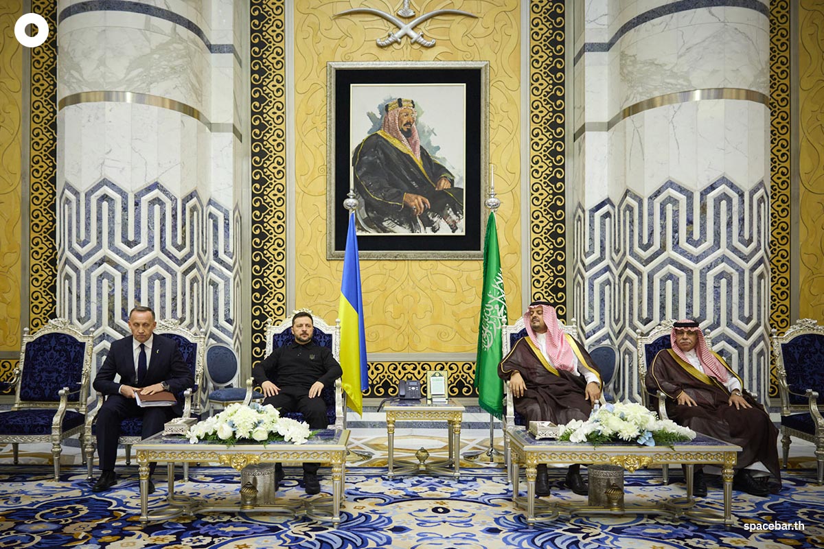photo_story_zelenskiy_met_saudi_crown_prince_mohammed_bin_salman_SPACEBAR_Photo06_c7807a81b1.jpg