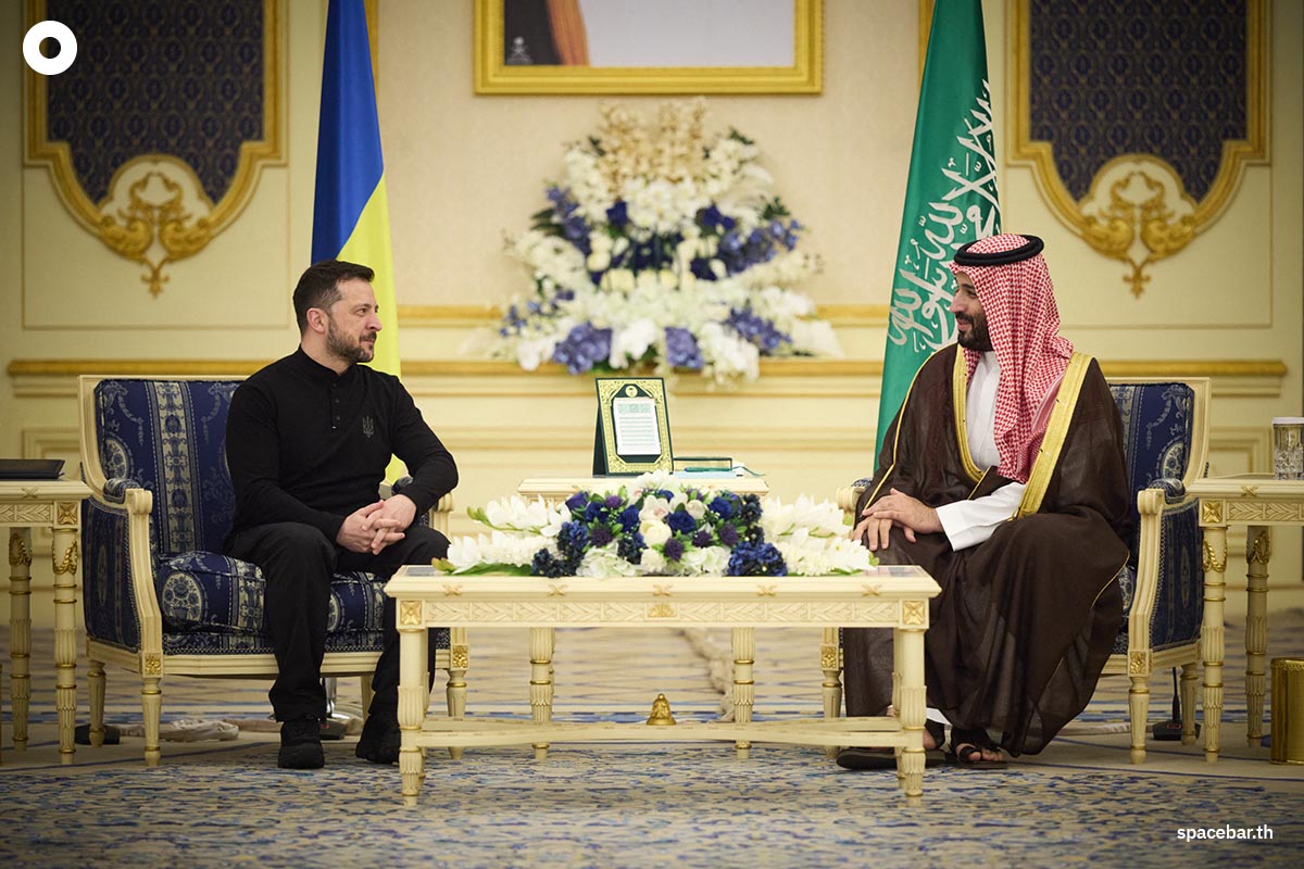 photo_story_zelenskiy_met_saudi_crown_prince_mohammed_bin_salman_SPACEBAR_Photo07_d977e09d76.jpg